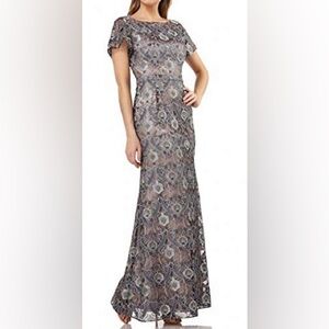 NWT JS CollectionEmbroidered Overlat Illusion Lace Gown Formal Evening Gown 12